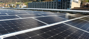 Der Nachhaltigkeit verpflichtet produziert das Schweizer Versandzentrum einen Teil des Stromes, der für die Fördertechnik eingesetzt wird, mit einer eigenen Photovoltaik-Anlage und bezieht darüber hinaus Ökostrom aus 100% Schweizer Wasserkraft.